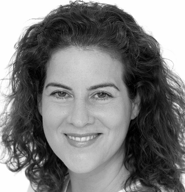 Julie_Gruber_sw Foto von Julie Gruber in schwarz-weiß