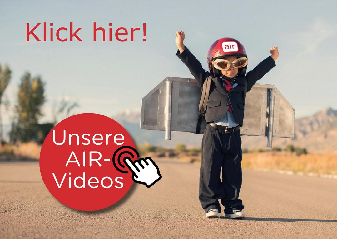 verkleinert_Heb-mit-AIR-ab_Videos Kind mit Flügeln auf einer Straße